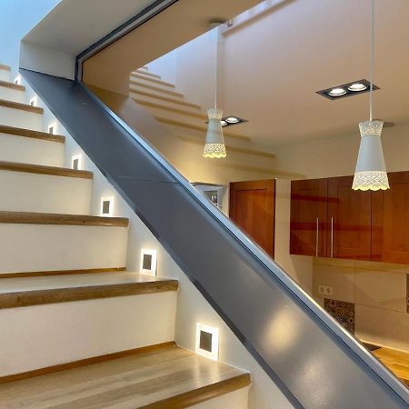Penthouse W Private Rooftop And Free Parking بودابست المظهر الخارجي الصورة